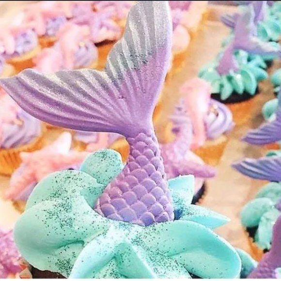 Wilton 14" Cake Boards (NEW) & Mermaid Tail Silicone Mold - Picture 5 of 7